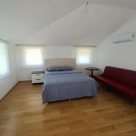 Villa Muestakil Bahce Ve Havuzlu Serik