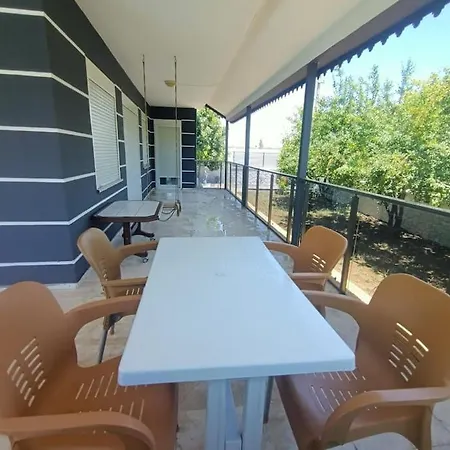 Villa Muestakil Bahce Ve Havuzlu *