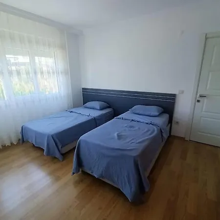 Muestakil Bahce Ve Havuzlu Villa Serik