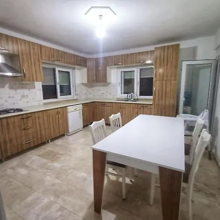 Villa Muestakil Bahce Ve Havuzlu