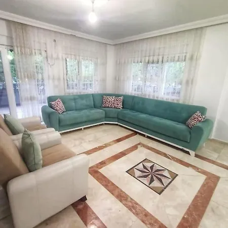 Villa Muestakil Bahce Ve Havuzlu Serik
